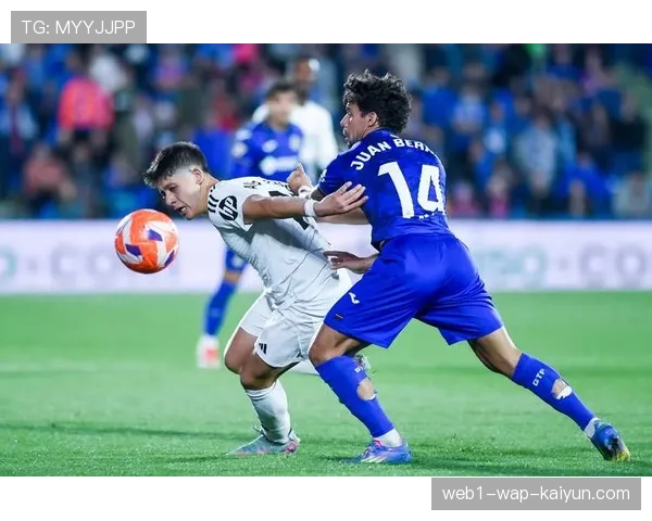 皇马快速推进与赫塔菲密集防守形成鲜明对比，演绎战术多样性