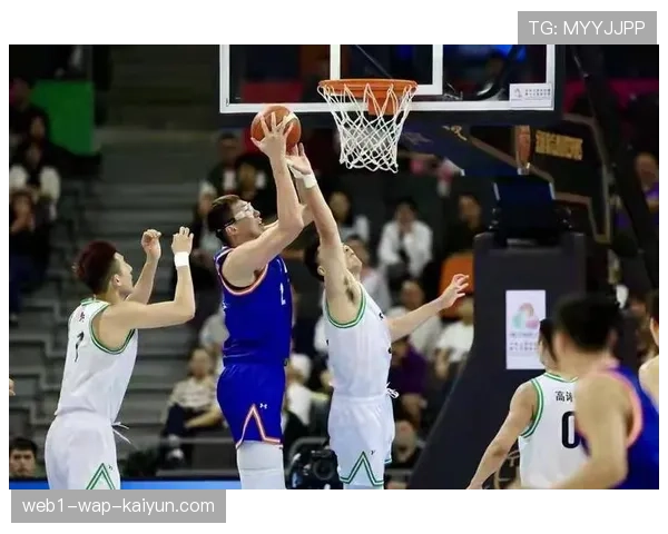 半场累计24次犯规 裁判控场能力面临严峻考验 半场累计24次犯规 裁判控场能力面临严峻考验